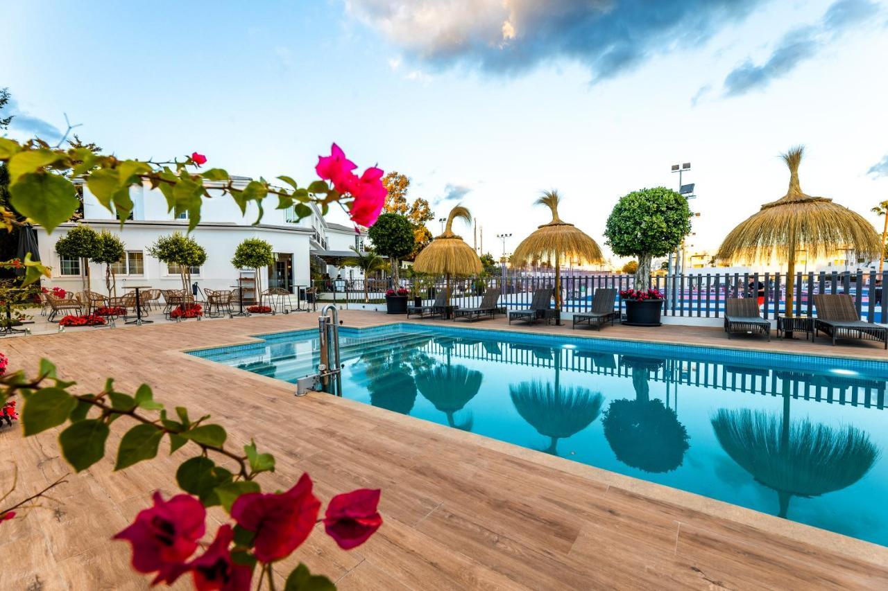 Residencia Deportiva Rozarossa Hotel Estepona Exterior photo